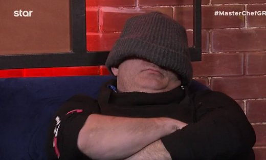 MasterChef: Ο Δημήτρης κάλυψε το πρόσωπό του με τον σκούφο- Τρελό γέλιο στο Twitter!