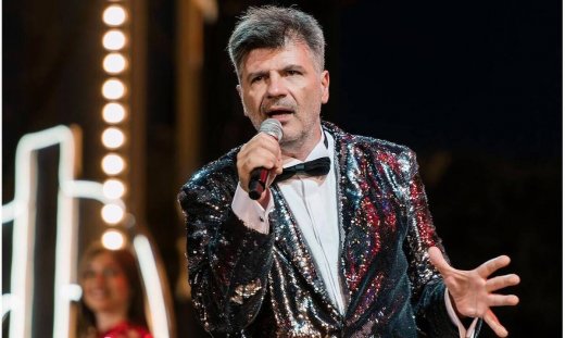 Ο Φοίβος Δεληβοριάς ετοιμάζει τα «Νούμερα»