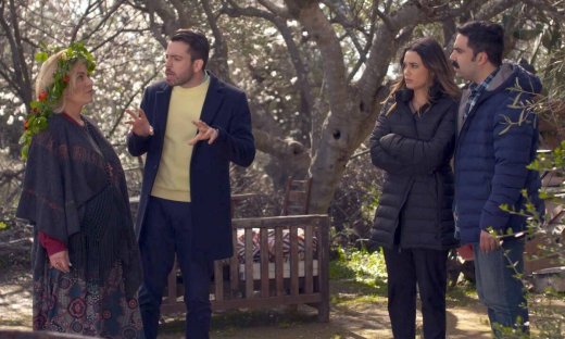 Χαιρέτα μου τον πλάτανο: Η πέτρα που πετάει η Αλίκη βρίσκει τον στόχο της