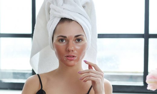 5 σπιτικές μάσκες ομορφιάς με φράουλα για κάθε ανάγκη