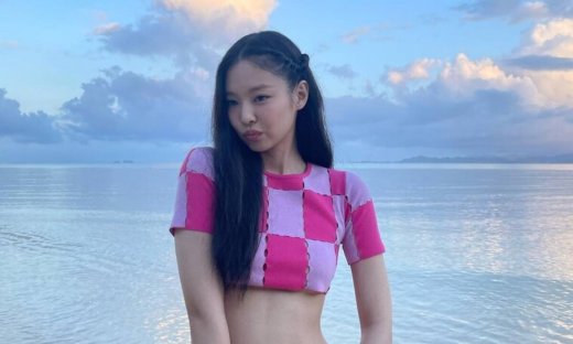 BLACKPINK: Η Jennie φόρεσε τα δύο κομμάτια-κλειδιά της άνοιξης