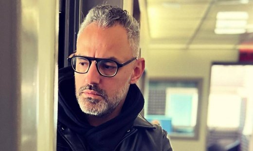 Νίκος Συρίγος:  «Μια εκπομπή αμιγώς ψυχαγωγική, θα ήταν χαζοχαρούμενη με όσα συμβαίνουν γύρω μας...»