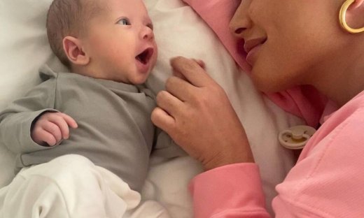 Συγκλονίζει η ηθοποιός για την επιλόχειο κατάθλιψη: «Όλοι κοιμούνται εκτός από εμένα»