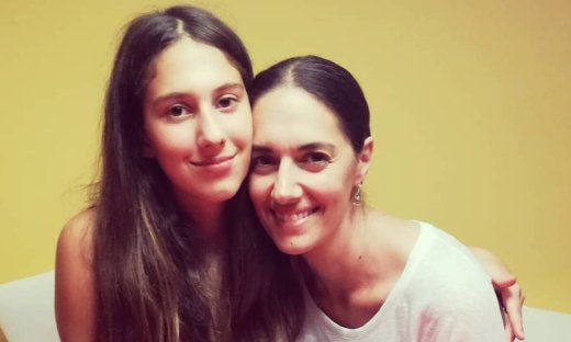 Νόνη Δούνια: Βόλτα με την κόρη της - Φοβερή η ομοιότητά τους