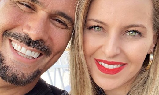 Δημήτρης Σκουλός: Η αφιέρωση στη σύζυγό του και το επικό σχόλιο της Υβόννης Μπόσνιακ