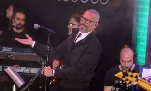 Βαλάντης: Αποθεώθηκε στις εμφανίσεις του! Τρελό γλέντι με τις ερμηνείες του!