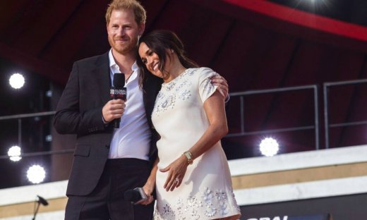 Meghan Markle - πρίγκιπας Harry: Εμφάνιση - έκπληξη στον celebrity γάμο της χρονιάς