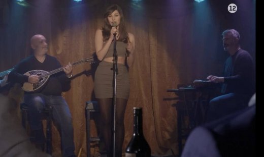 Σασμός: Η Θοδώρα τραγούδησε το «Πες το με ένα φιλί» της Γαρμπή και σείστηκε το twitter!