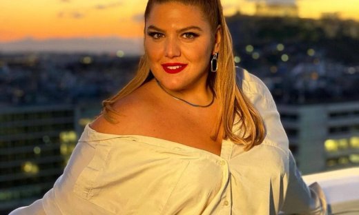 Παντρεύεται η Δανάη Μπάρκα; Το αινιγματικό μήνυμα στη γιαγιά της