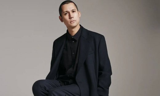 Ο Σωτήρης Κοντιζάς αλά Σάρον Στόουν - Το ξεκαρδιστικό στιγμιότυπο που προκάλεσε «φρενίτιδα»