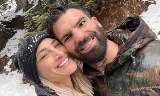 Τούνη: Σέρβιρε πρωινό στον Αλεξάνδρου στο κρεβάτι τους- Τα τρυφερά βίντεο και τα... στρουμφάκια!