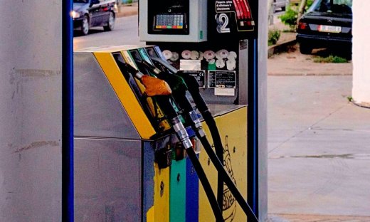 Βενζίνη: Γλιτώνει ετησίως περίπου 1000 ευρώ από βενζίνη