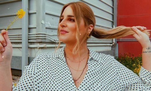 Νικόλιζα: «Mε ενδιαφέρει να κάνω ότι έχει σχέση με τη μουσική ή κάνει εμένα και τον κόσμο να γελάμε»