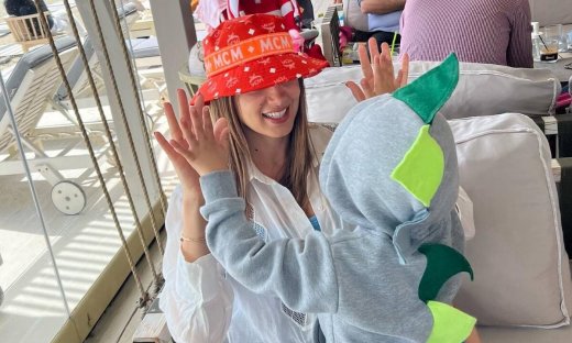 Σταματίνα Τσιμτσιλή: Ο άνδρας της και ο γιος της φορούν ίδια ρούχα - Οι φώτο που δημοσίευσε