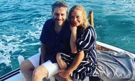 Μπουρδούμης - Δροσάκη: Μοναδική στιγμή - Ανοίγουν φύλλο με τη βοήθεια του γιου τους (Video)