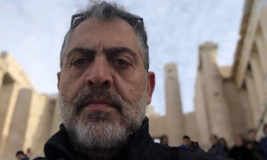 Η Γη της Ελιάς: Ο Κούλλης Νικολάου είναι ο Δημοσθένης- Το θανάσιμο μυστικό που θα αποκαλυφθεί