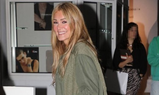 Νατάσα Θεοδωρίδου: Νυχτοπερπατήματα στη Μύκονο - Το casual outfit που επέλεξε θα το λατρέψεις!