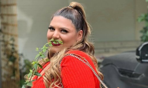 Δανάη Μπάρκα: Φόρεσε το φόρεμα που μπορείς να βάλεις ακόμη και στην παραλία