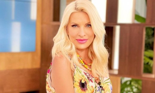 Ελένη Μενεγάκη: Αυτό είναι το νέο αξεσουάρ, που «έχει φάει κόλλημα»!