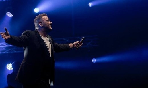 Ο Αντώνης Ρέμος στο Θέατρο Άλσος