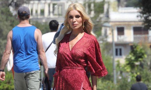 Κατερίνα Καινούργιου: Το απίθανο καλοκαιρινό outfit και το κόκκινο φόρεμα που ζηλέψαμε!