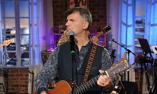 Φοίβος Δεληβοριάς: Η σχέση του με τα ψέματα, η παιδική ηλικία και η νέα σειρά του στην ΕΡΤ!