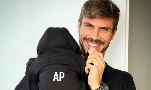 Άκης Πετρετζίκης: Οι απίθανες φωτογραφίες με τον γιο του με τον οποίο ντύθηκαν ασορτί!