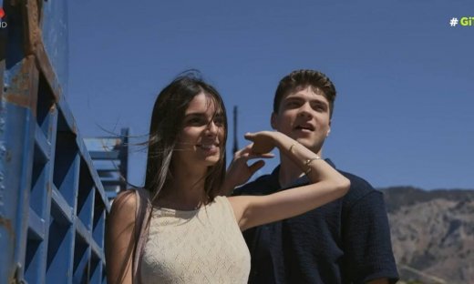Η Γη της Ελιάς: «Έλιωσαν» οι χρήστες του Twitter με τις σκηνές Βασιλικής- Φίλιππου στην Σύμη!