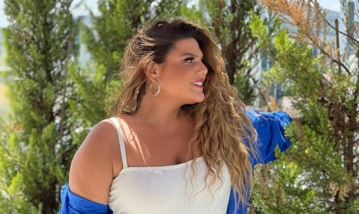 Δανάη Μπάρκα: Είναι σε καραντίνα και «το έριξε» στο τραγούδι- Το απολαυστικό βίντεο και η ανάρτηση!