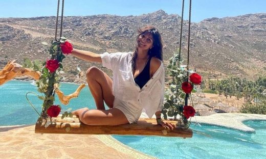 Παυλίδου: «Έβαλα μίνι σε μεγάλη ηλικία, παλιότερα έδειχνες «διαθέσιμη» αν έδειχνες τα πόδια σου»