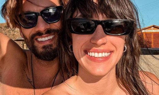 Γιώργος Καράβας: Η πόζα της αγαπημένης του Ραφαέλα Ψαρρού με μπικίνι έγινε viral