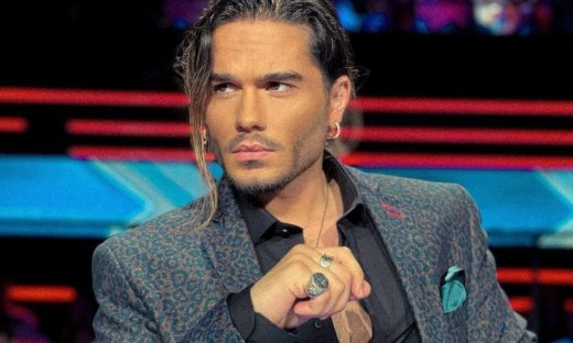 Ο Χρήστος Μάστορας μιμείται τον Γιώργο Σαμπάνη σε ένα απίθανο video