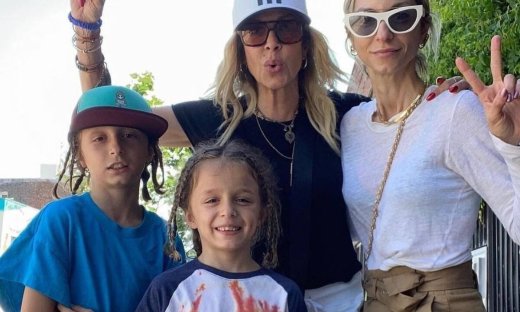 Η Σοφία Καρβέλα ρόκαρε με τον γιο της στη συναυλία της Άννας Βίσση