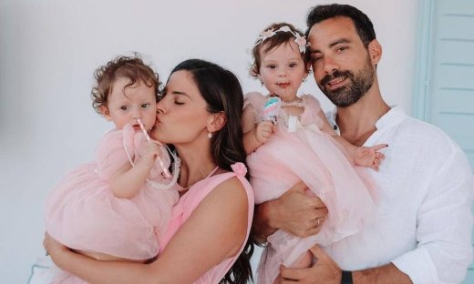 Σάκης Τανιμανίδης-Χριστίνα Μπόμπα: Τον Σεπτέμβριο στη Μύκονο η βάφτιση των διδύμων