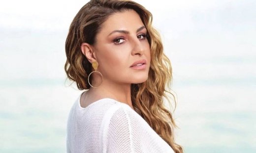 Έλενα Παπαρίζου: Σπάνια φωτό της με μαγιό! Είναι μία κούκλα!