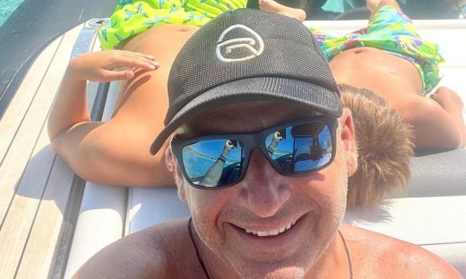 Γιώργος Λιάγκας: Το πρωινό με θέα και οι κρυμμένοι παράδεισοι των γιων του