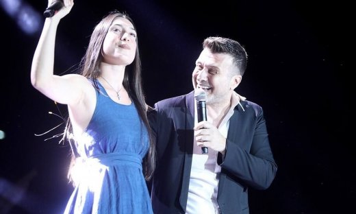 Πλούταρχος: Με την κόρη και τον γιο του στην σκηνή - Μοναδικές φωτό με χαμόγελα και συγκίνηση