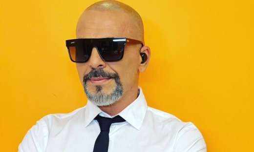 Βαλάντης: Δημοσίευσε σπάνια φωτογραφία με τον πατέρα του- Οι διακοπές του τραγουδιστή στη Ρόδο!