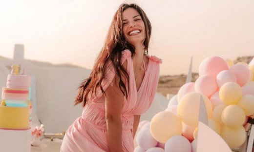 Χριστίνα Μπόμπα: Έτσι είναι το κορμί της μετά τη γέννα- Η απίθανη φωτό με μωβ μπικίνι στη Μύκονο!