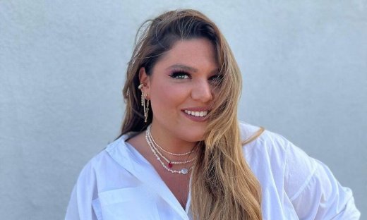 Δανάη Μπάρκα: Ποζάρει δίπλα στην πισίνα φορώντας το μαγιό της - Αποθεώθηκε από το Instagram