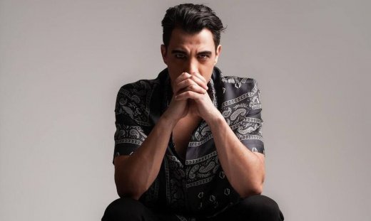 Δήμος Αναστασιάδης: «Τα πρώτα μου χρήματα τα έβγαλα ως σερβιτόρος»