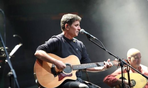 Σωκράτης Μάλαμας: Αντιδράσεις μετά από συναυλία του επειδή ζήτησε να κατέβει πανό για τον Λιγνάδη