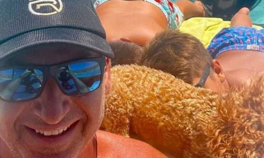 Γιώργος Λιάγκας: Νέες φωτό από τις διακοπές με τους γιους του και τη Φούσκα