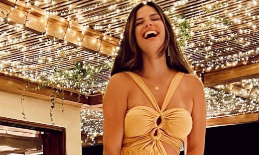 Χριστίνα Μπόμπα: Παρέδωσε... μαθήματα για άψογη εμφάνιση σε γάμο! Το αέρινο φόρεμα και το γλέντι!