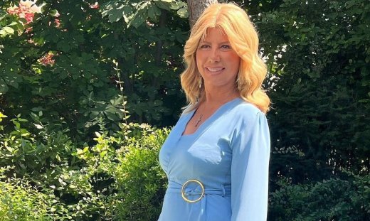 Ζήνα Κουτσελίνη: Υποδέχτηκε τον Αύγουστο ντυμένη στα λευκά και χωρίς ίχνος μακιγιάζ