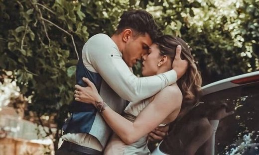 Η Μυρτάλη έκανε έκπληξη στον Αλέξη! Η τούρτα για τα γενέθλια του ηθοποιού και οι κοινές διακοπές