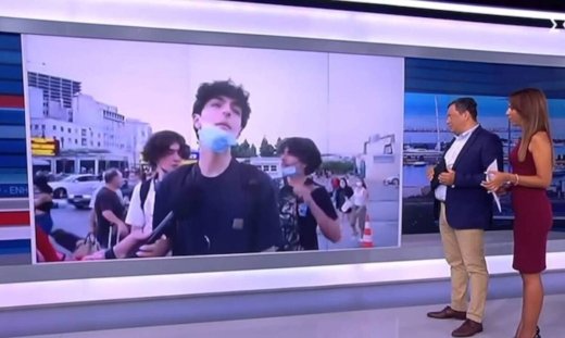 Έξαλλος νεαρός για τα δρομολόγια των πλοίων - Newsbomb.gr