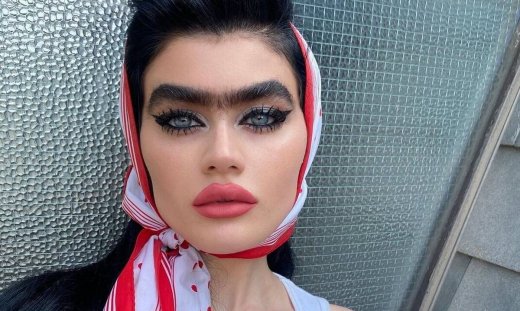 GNTM: H Σοφία Χατζηπαντελή ποζάρει ως άλλη... catwoman στα backstage