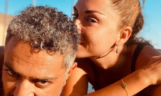 Η Βάσω Λασκαράκη και ο Λευτέρης Σουλτάτος είναι δύο αιώνιοι έφηβοι που ζουν τον έρωτά τους