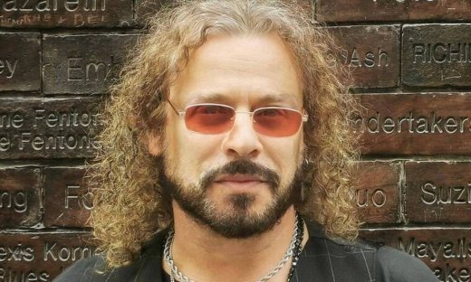 Χρήστος Δάντης: Αυτό είναι το rock σπίτι του στη Γλυφάδα – Είναι γεμάτο κιθάρες (photos)